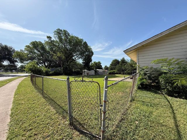 616 Stonewall Drive, Euless, TX 76039