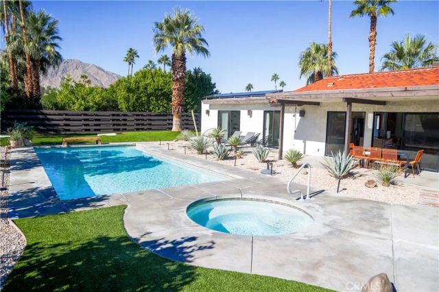 1133 E Via Escuela, Palm Springs, CA 92262