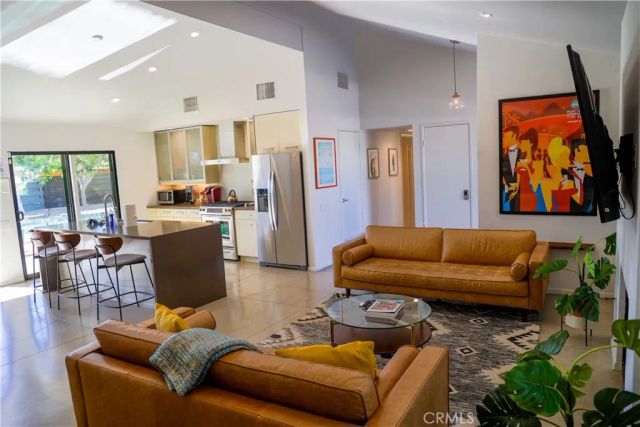 1133 E Via Escuela, Palm Springs, CA 92262