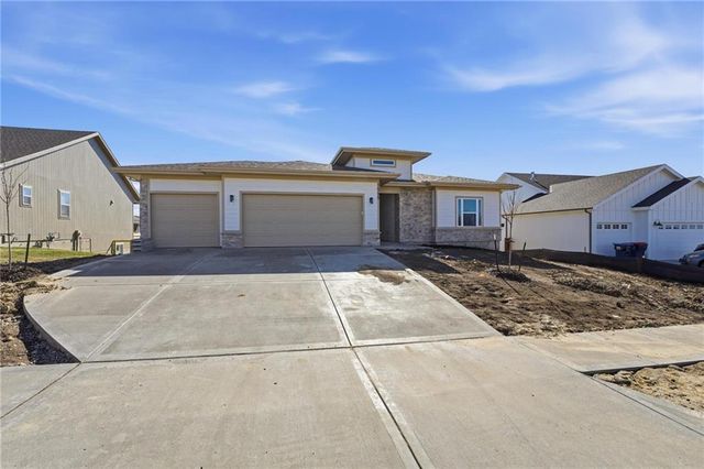 1821 Woodward Circle, Raymore, MO 64083