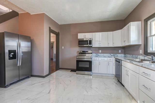 701 W Ash St, Salina, KS 67401