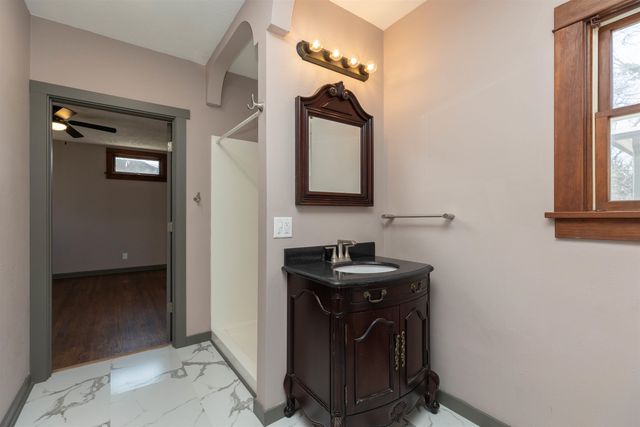 701 W Ash St, Salina, KS 67401