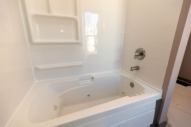 701 W Ash St, Salina, KS 67401