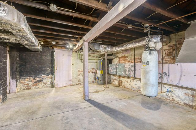 701 W Ash St, Salina, KS 67401