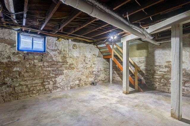 701 W Ash St, Salina, KS 67401