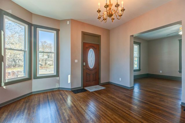 701 W Ash St, Salina, KS 67401