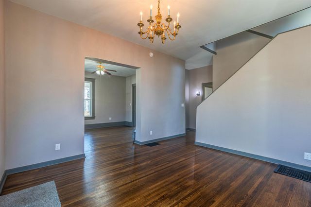 701 W Ash St, Salina, KS 67401