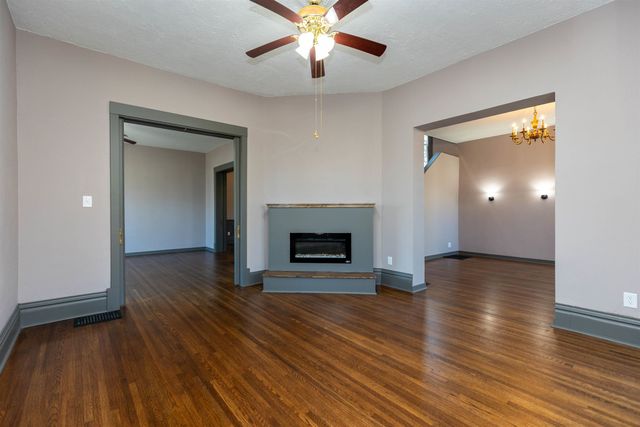 701 W Ash St, Salina, KS 67401