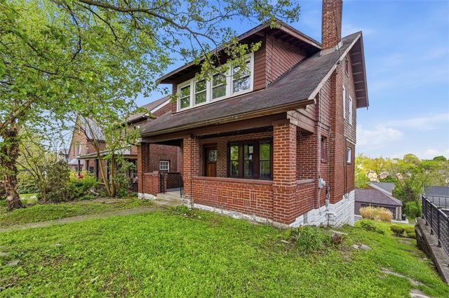 233 Barth Ave, Mt Lebanon, PA 15228