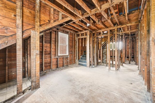 233 Barth Ave, Mt Lebanon, PA 15228