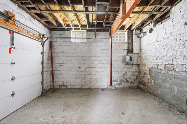 233 Barth Ave, Mt Lebanon, PA 15228