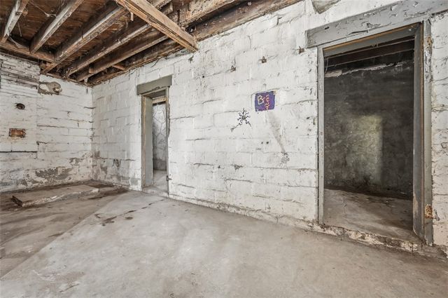 233 Barth Ave, Mt Lebanon, PA 15228