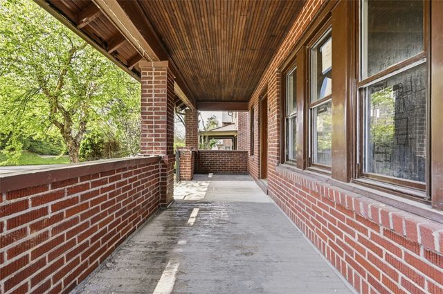233 Barth Ave, Mt Lebanon, PA 15228