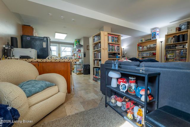 2043 Douglass Blvd APT 21, Louisville, KY 40205