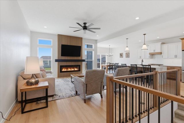 121 Goldcrest Court, Waterloo, IA 50701