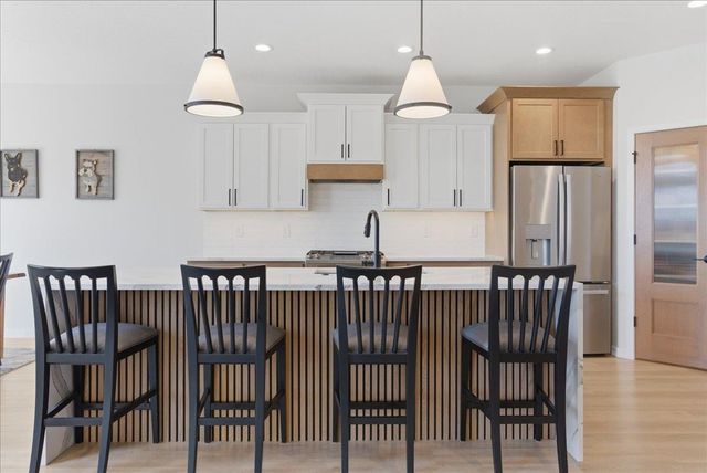 121 Goldcrest Court, Waterloo, IA 50701