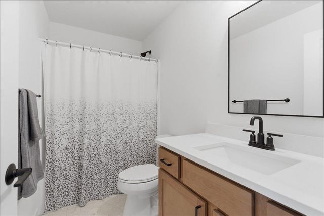 121 Goldcrest Court, Waterloo, IA 50701