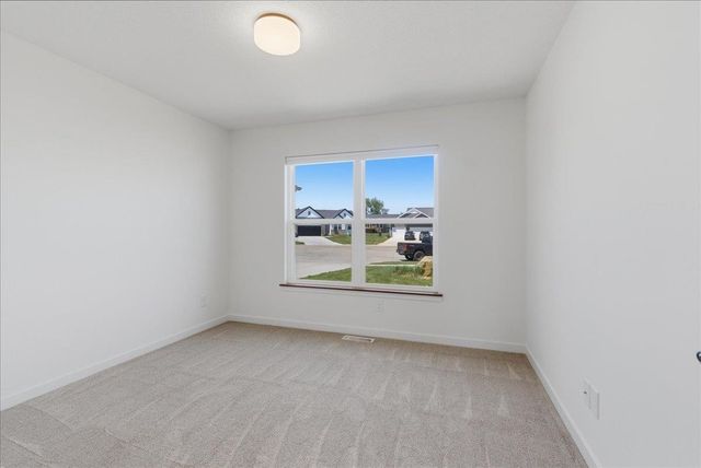 121 Goldcrest Court, Waterloo, IA 50701