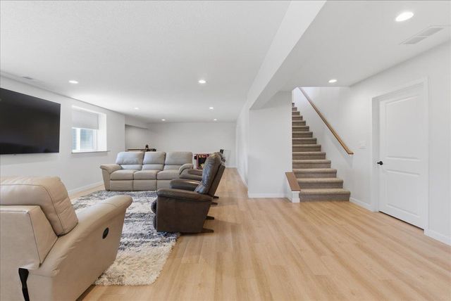 121 Goldcrest Court, Waterloo, IA 50701