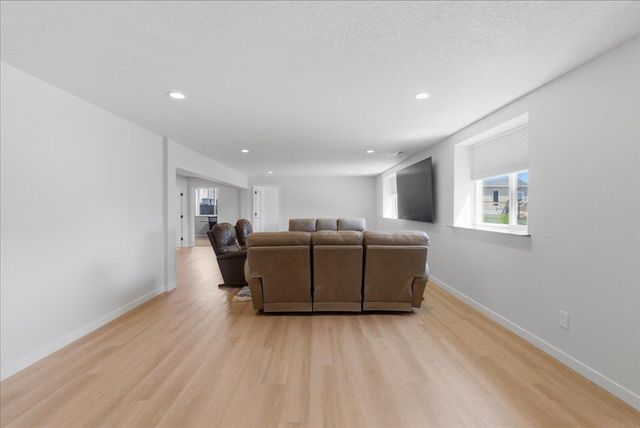 121 Goldcrest Court, Waterloo, IA 50701