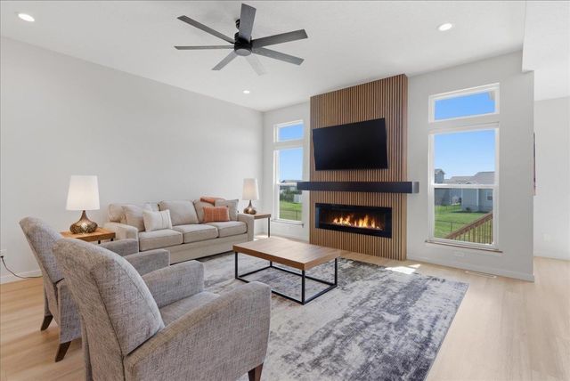 121 Goldcrest Court, Waterloo, IA 50701