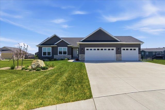 121 Goldcrest Court, Waterloo, IA 50701