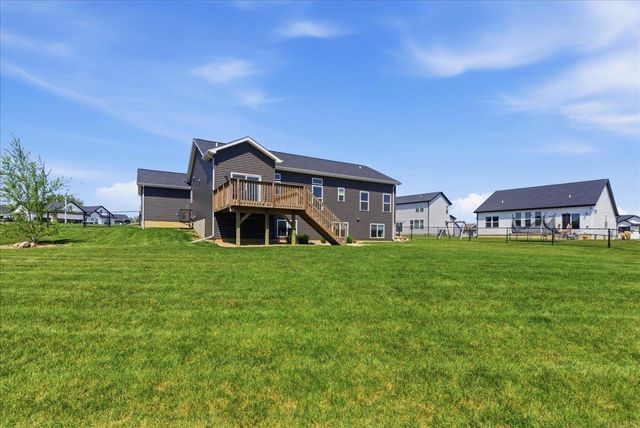 121 Goldcrest Court, Waterloo, IA 50701