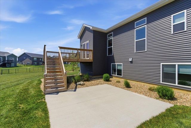 121 Goldcrest Court, Waterloo, IA 50701