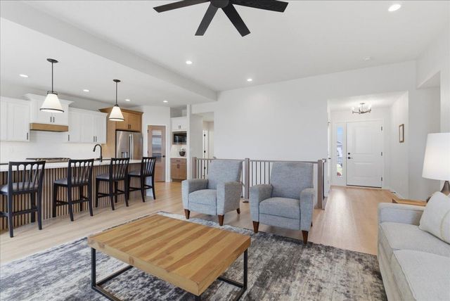121 Goldcrest Court, Waterloo, IA 50701