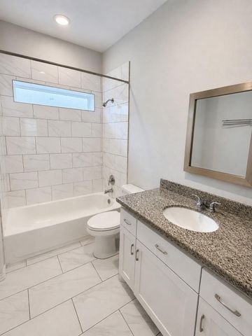 7047 Avenue E B, Houston, TX 77011