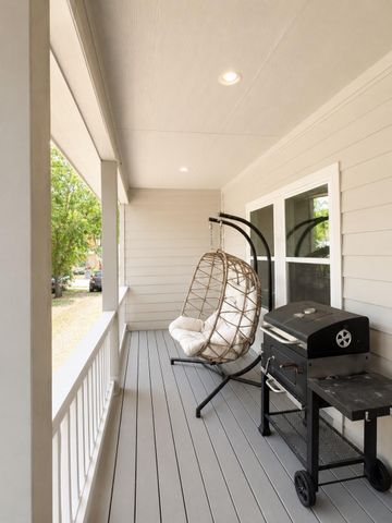7047 Avenue E B, Houston, TX 77011