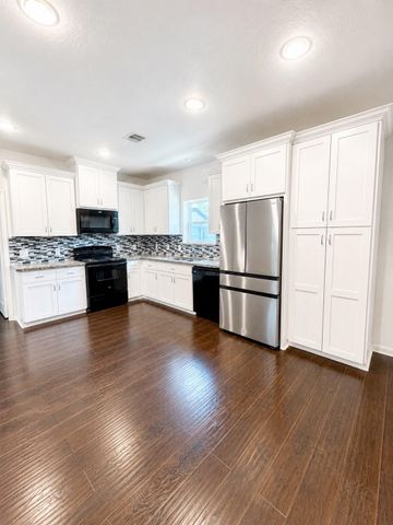 7047 Avenue E B, Houston, TX 77011