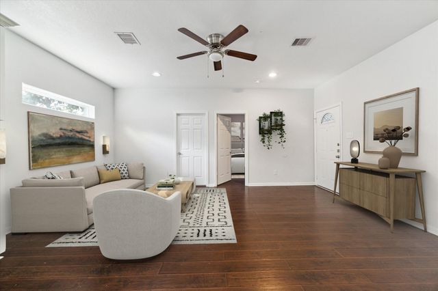 7047 Avenue E B, Houston, TX 77011