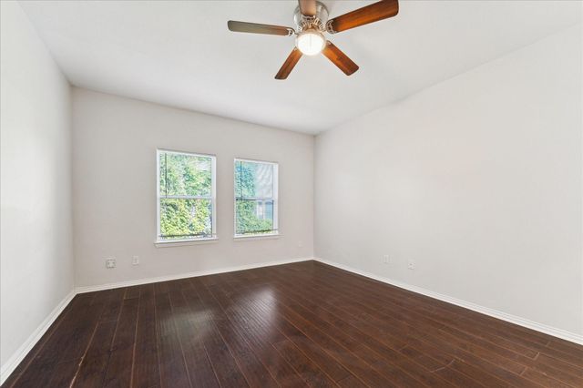 7047 Avenue E B, Houston, TX 77011