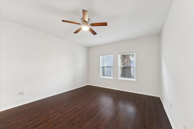 7047 Avenue E B, Houston, TX 77011