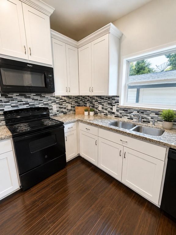 7047 Avenue E B, Houston, TX 77011