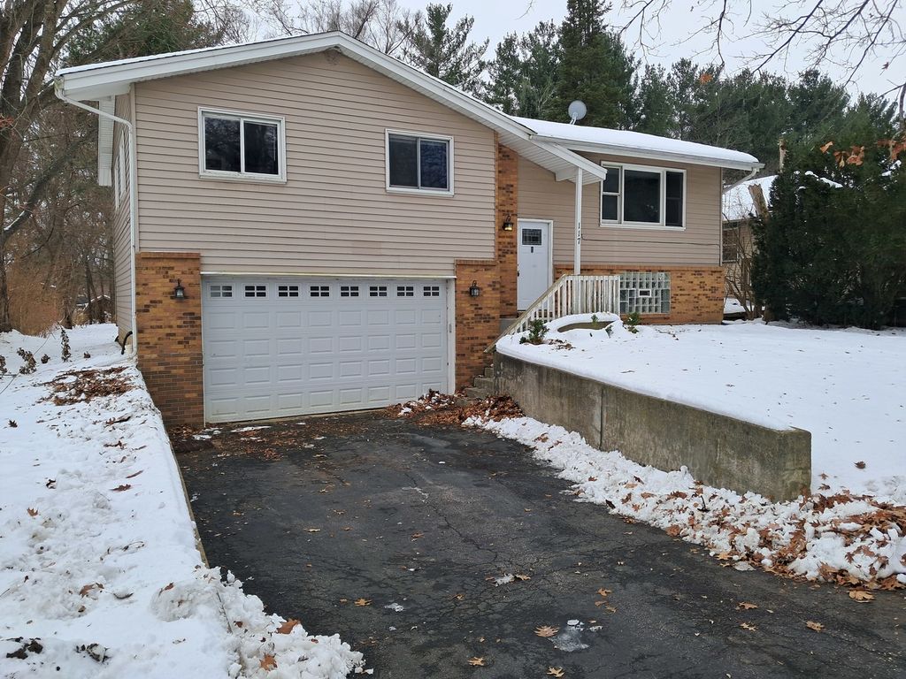 Image 1 of property listing at 117 Liverpool Drive, Poplar Grove, IL 61065