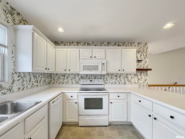 936 W TRAILCREEK Drive, Peoria, IL 61614