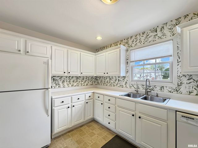 936 W TRAILCREEK Drive, Peoria, IL 61614