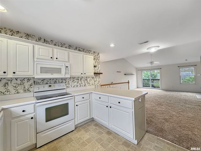 936 W TRAILCREEK Drive, Peoria, IL 61614