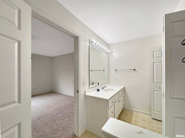 936 W TRAILCREEK Drive, Peoria, IL 61614