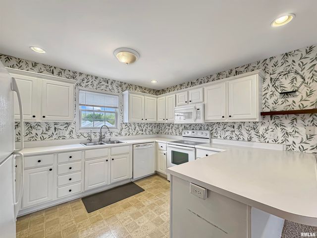 936 W TRAILCREEK Drive, Peoria, IL 61614