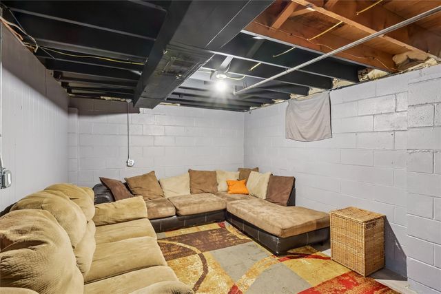 2924 Kinsey Avenue, Des Moines, IA 50317