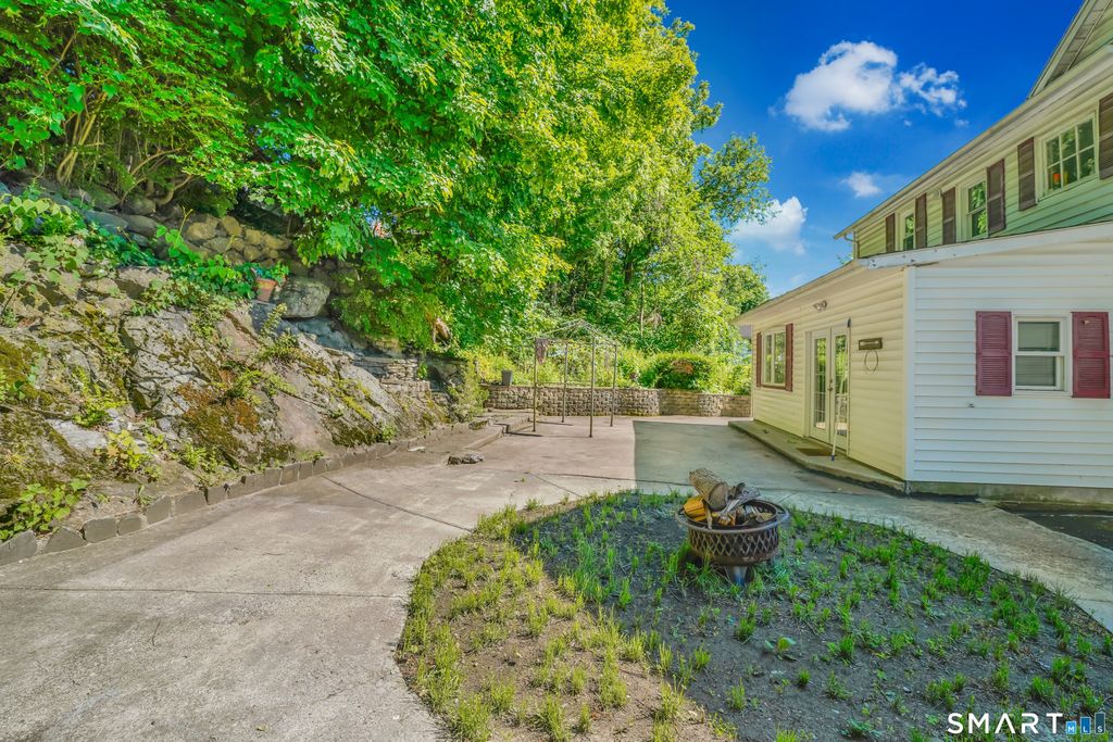 350 South Main Street, Naugatuck, CT 06770