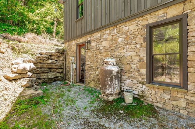 1506 Rock Springs Rd, Bethpage, TN 37022