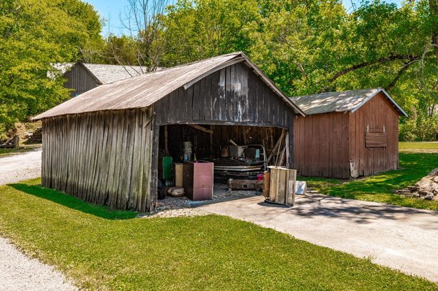 1506 Rock Springs Rd, Bethpage, TN 37022