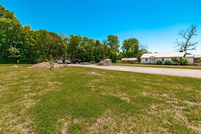 1506 Rock Springs Rd, Bethpage, TN 37022