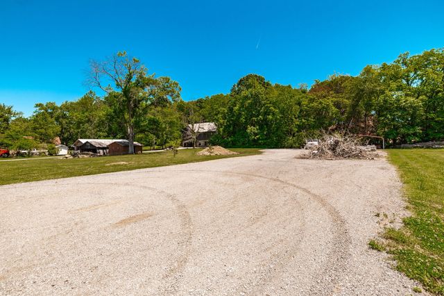 1506 Rock Springs Rd, Bethpage, TN 37022