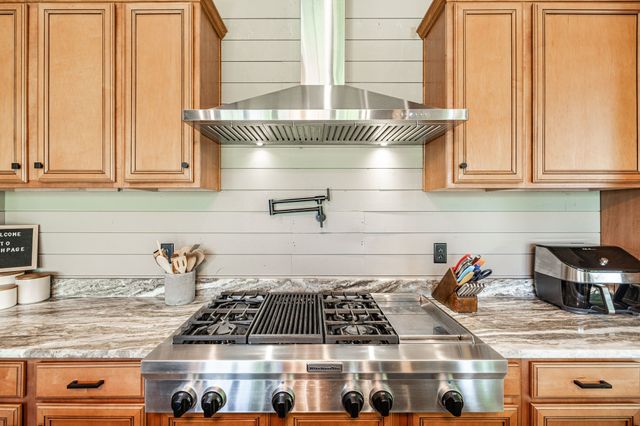 1506 Rock Springs Rd, Bethpage, TN 37022
