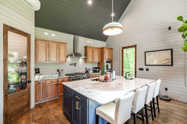 1506 Rock Springs Rd, Bethpage, TN 37022